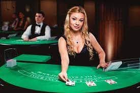 Tampilan live casino dan slot online di mahagacor77 dengan grafis berkualitas tinggi
